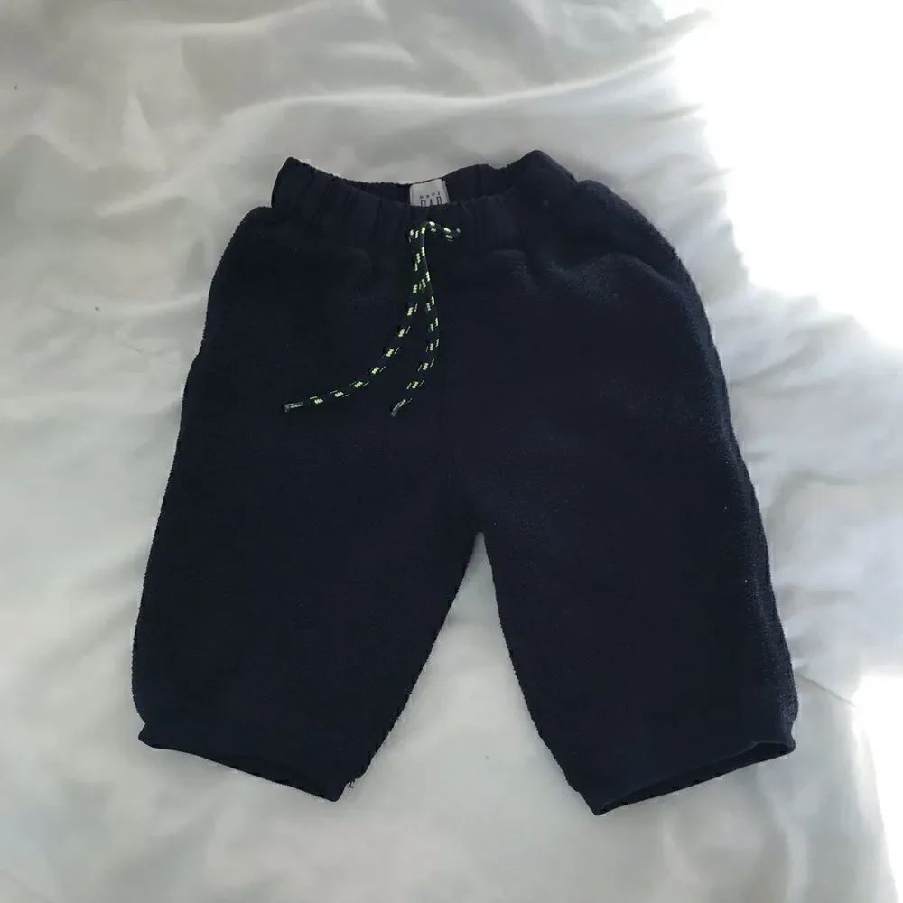Gap boys pant size 6-12M
